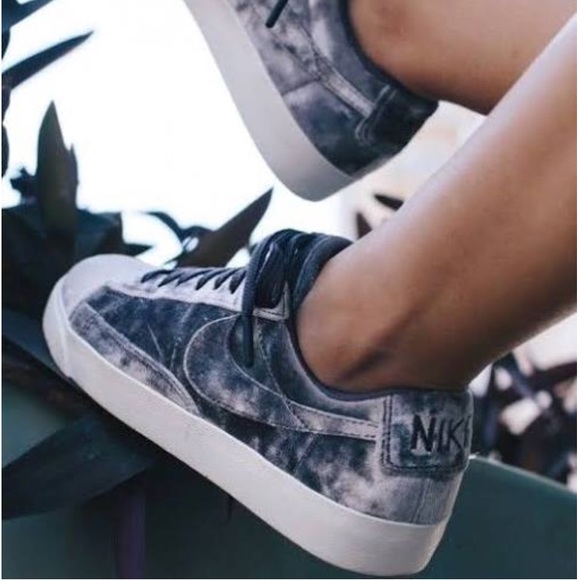 NWT Nike Blazer Low DARK RAISIN WMNS - Picture 3 of 8